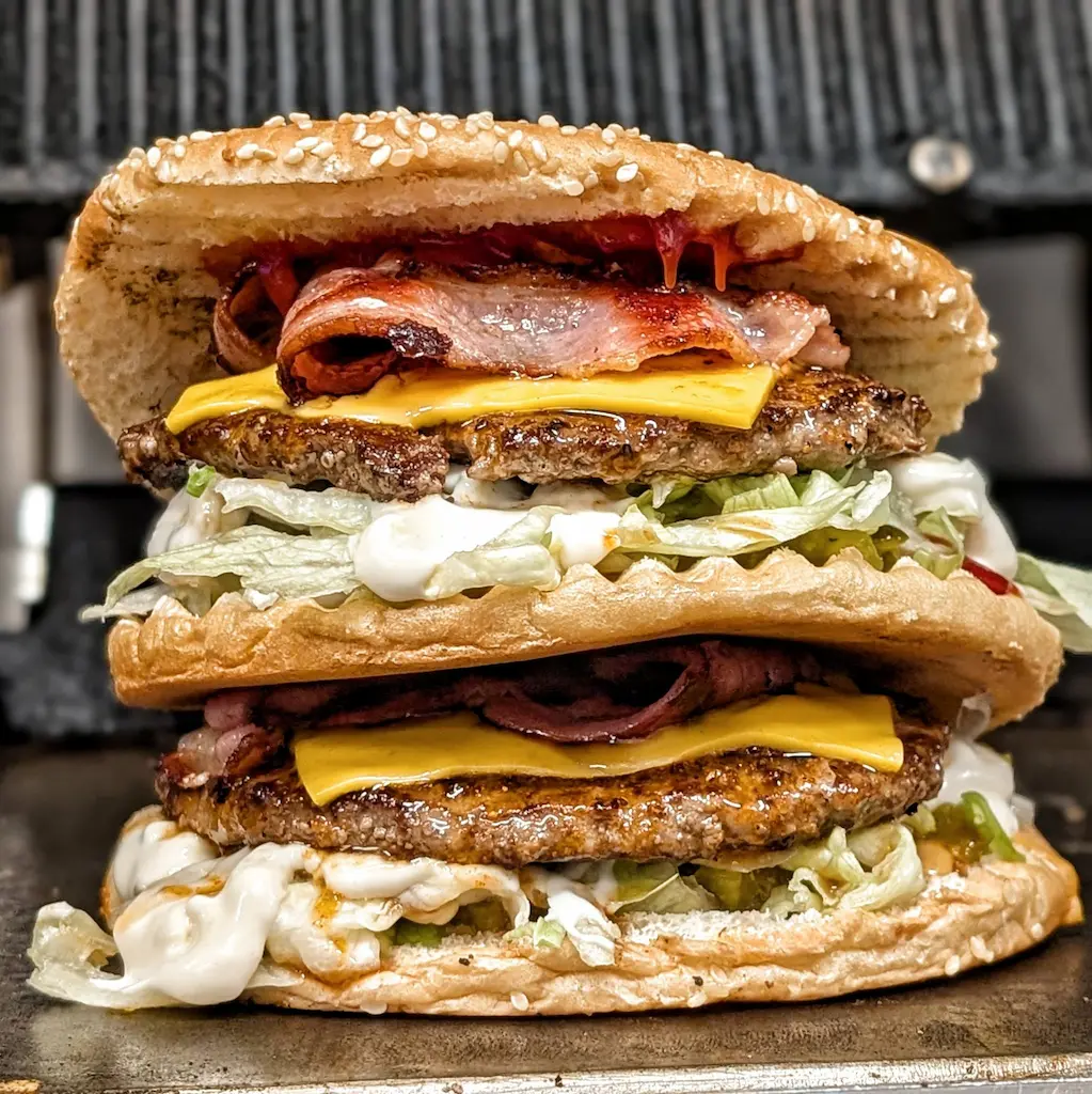 Tuplapekoni burger